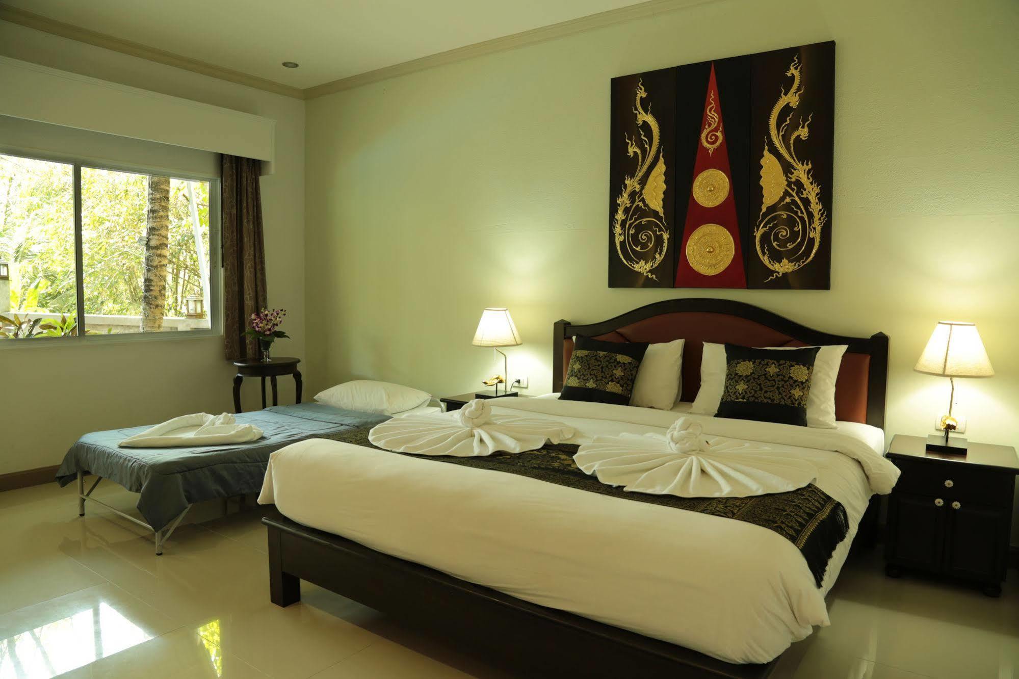 Naka Resort Pantai Kamala Luaran gambar