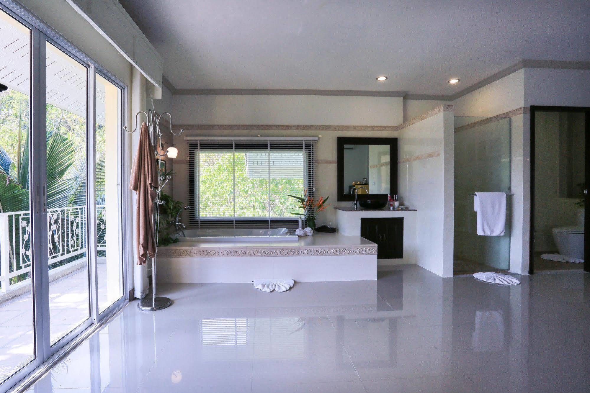 Naka Resort Pantai Kamala Luaran gambar