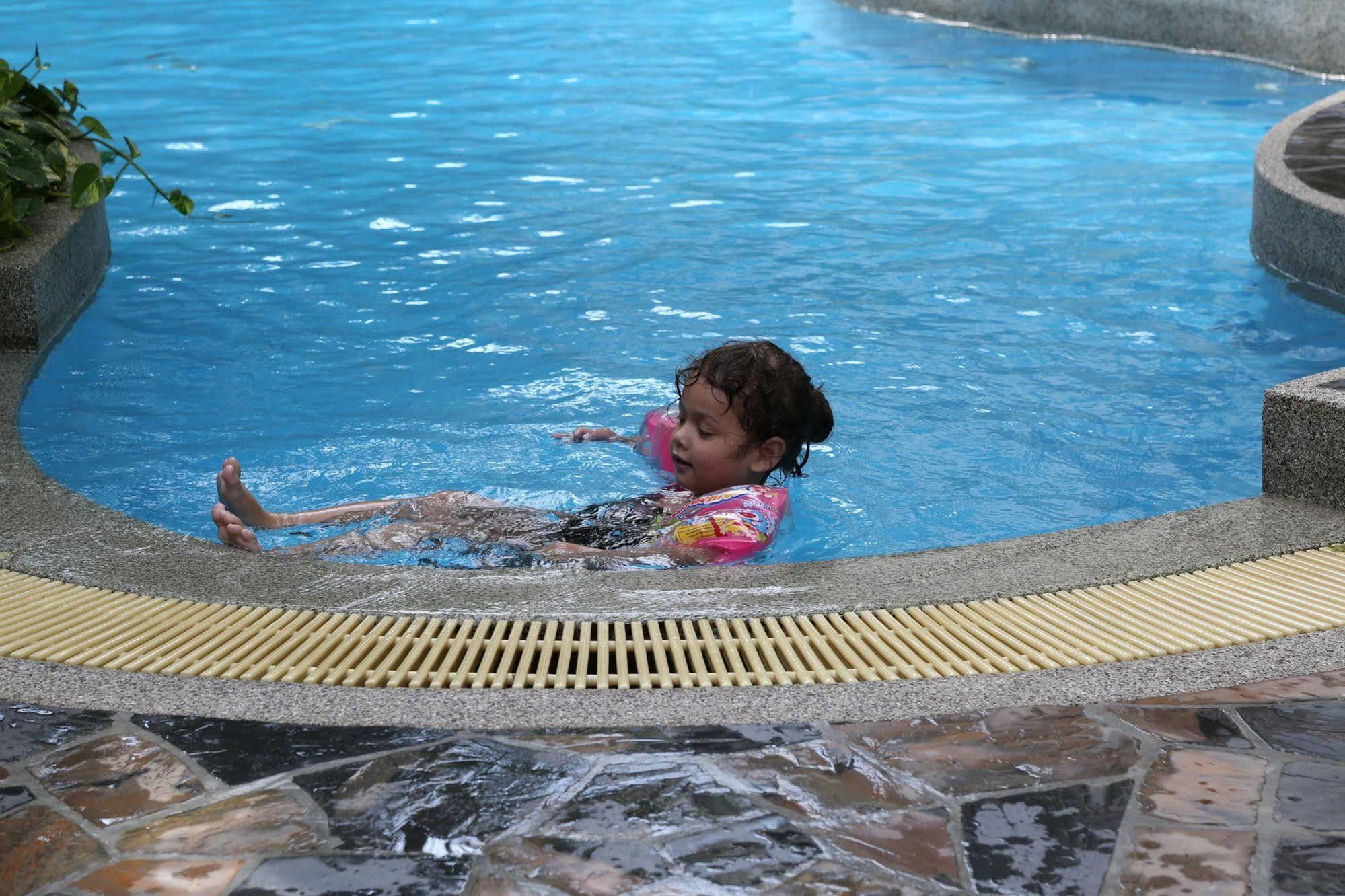 Naka Resort Pantai Kamala Luaran gambar
