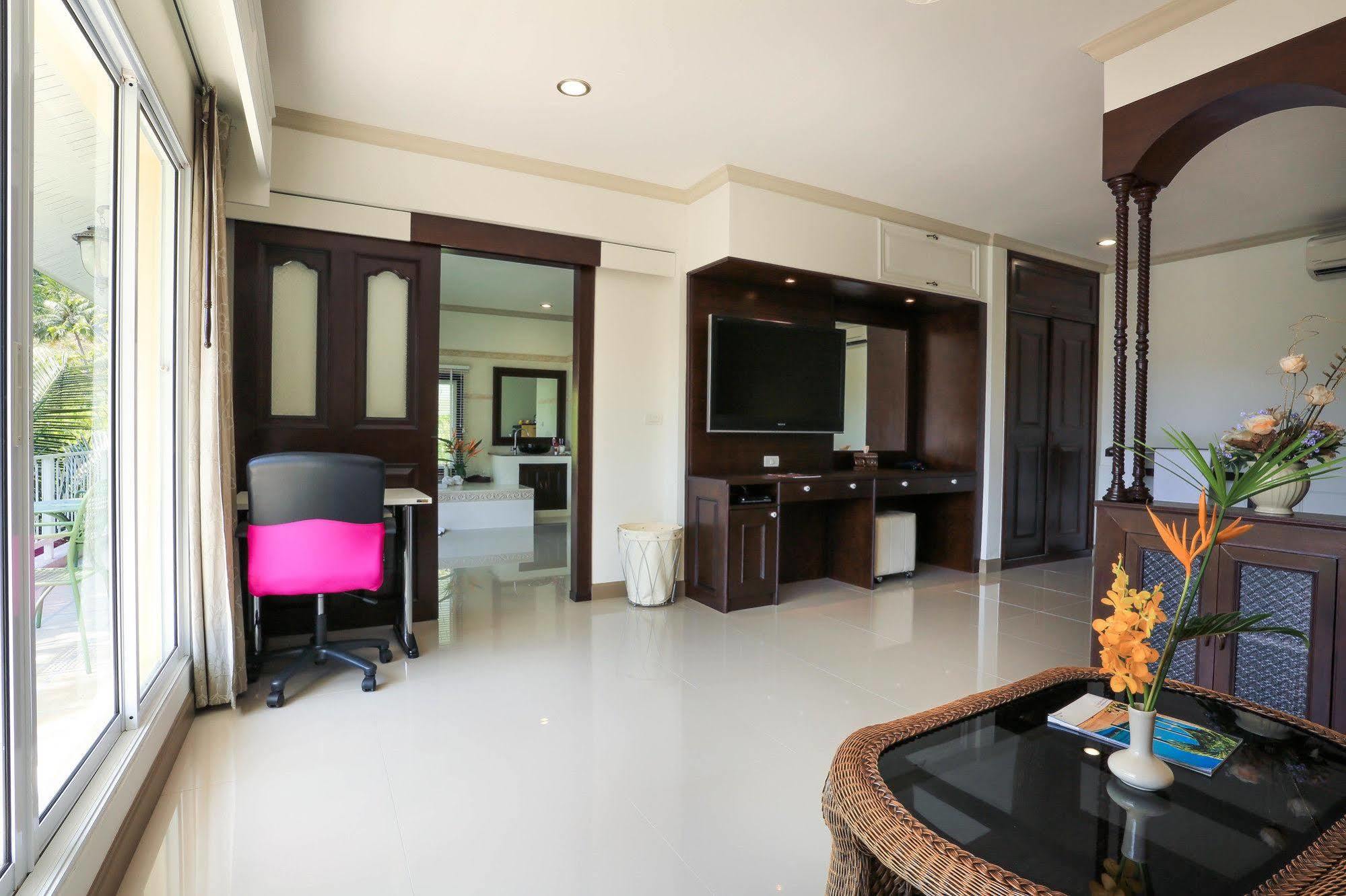 Naka Resort Pantai Kamala Luaran gambar