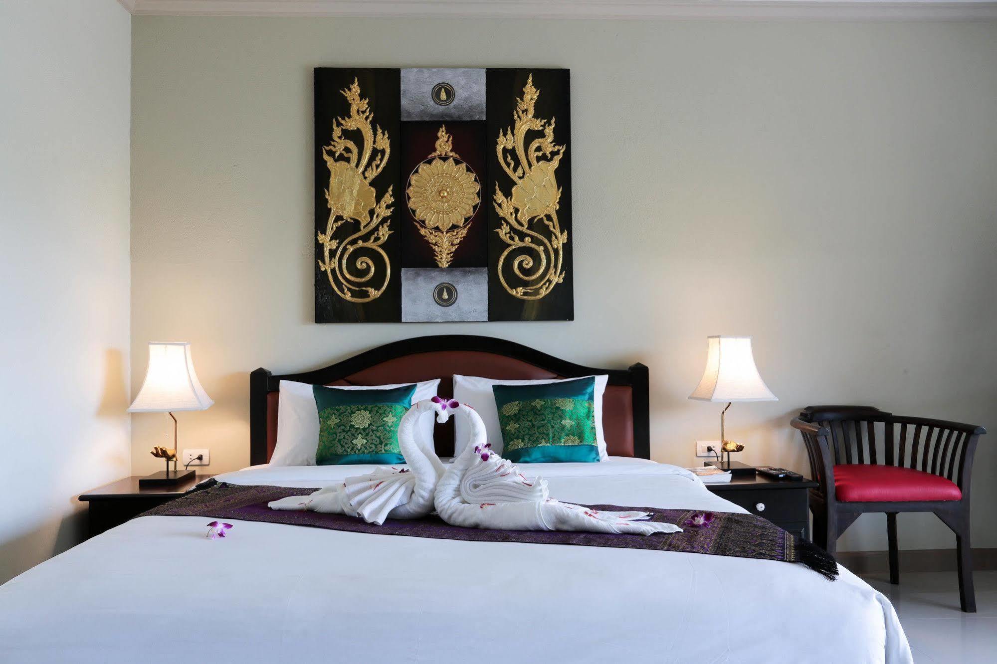 Naka Resort Pantai Kamala Luaran gambar