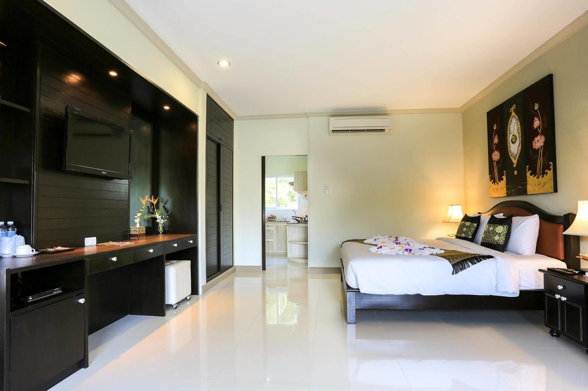 Naka Resort Pantai Kamala Luaran gambar