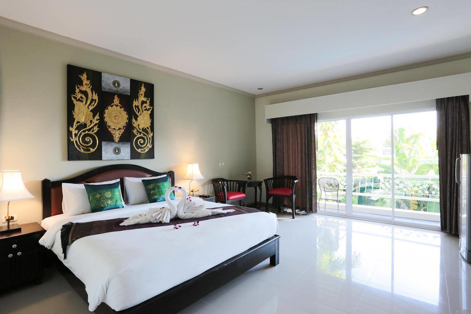 Naka Resort Pantai Kamala Luaran gambar
